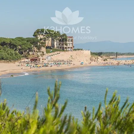 Holiday Lia L' Escala